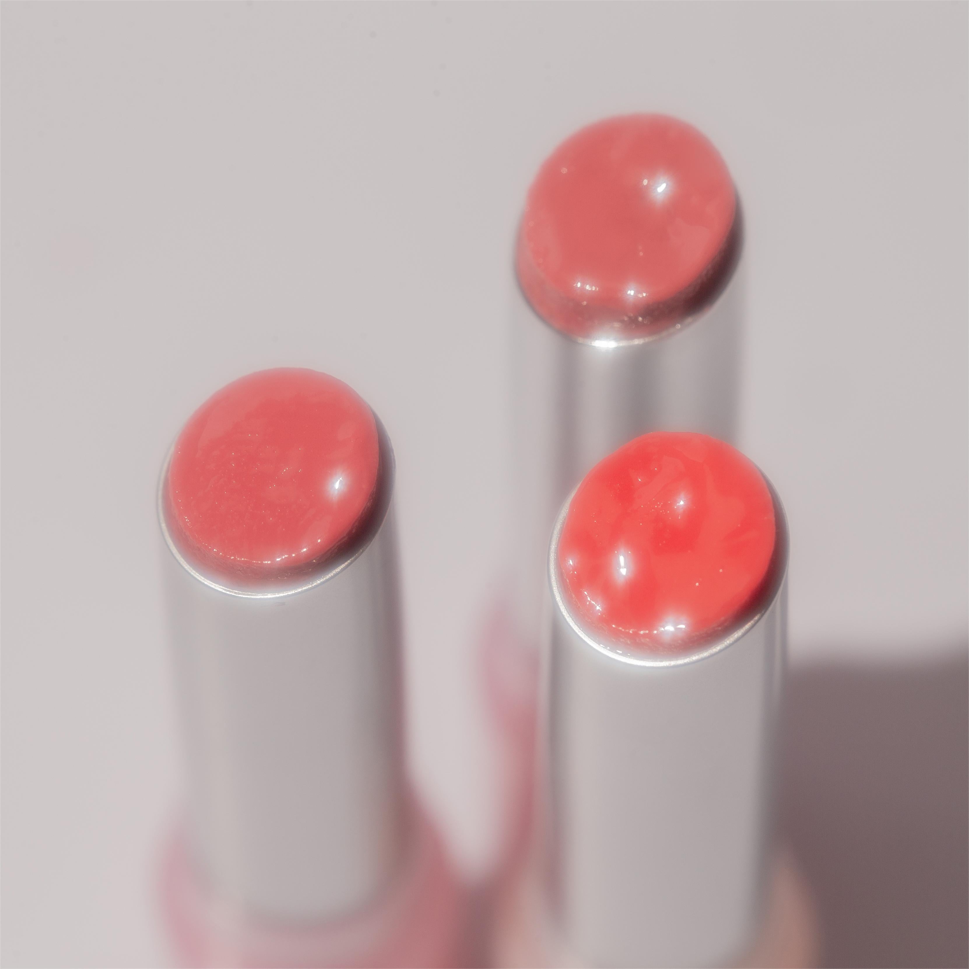 Collection of Love Yourself Antihaft-Lipgloss in a gallery layout