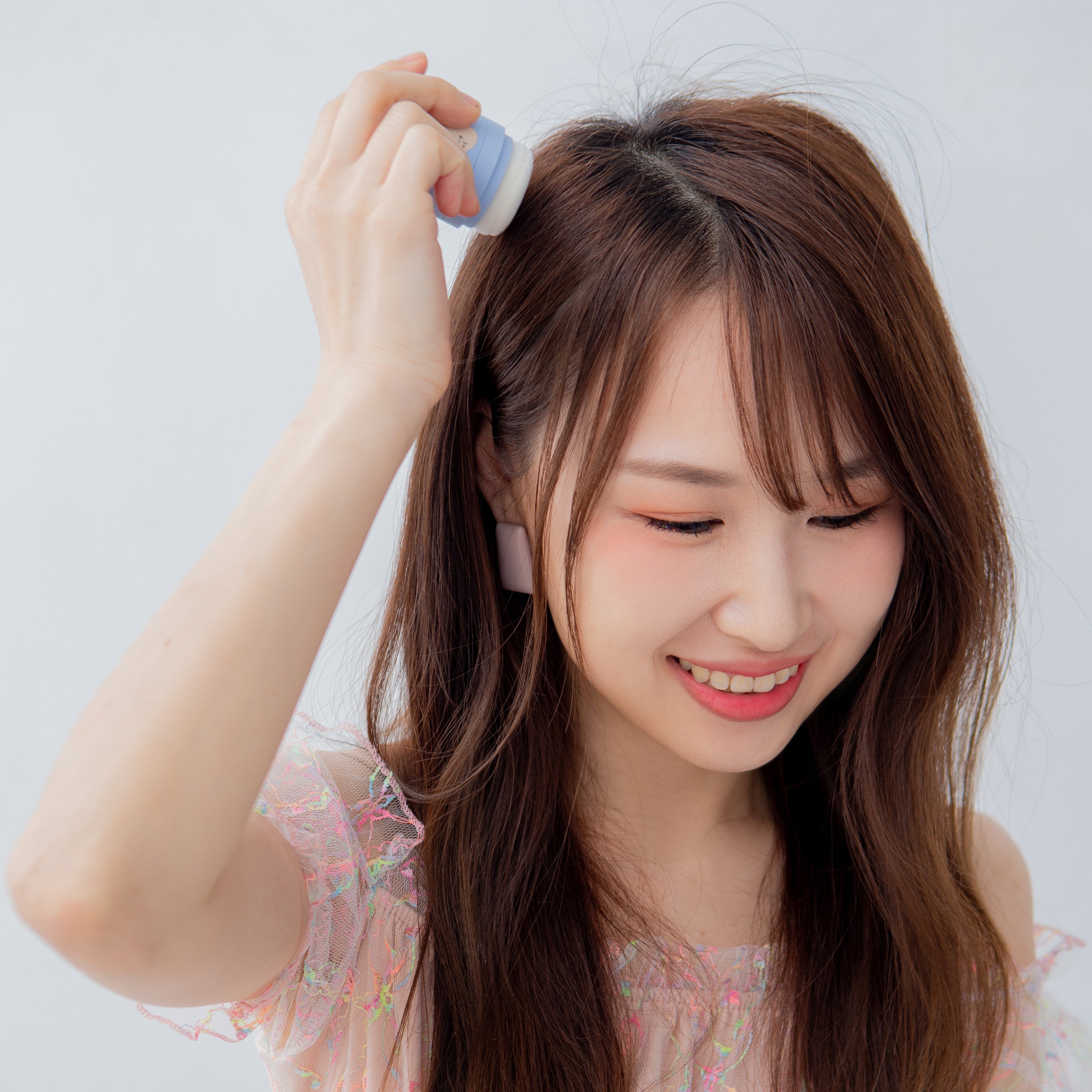 Collection of Tulip Tulip Haircare Ponpon Powder in a gallery layout