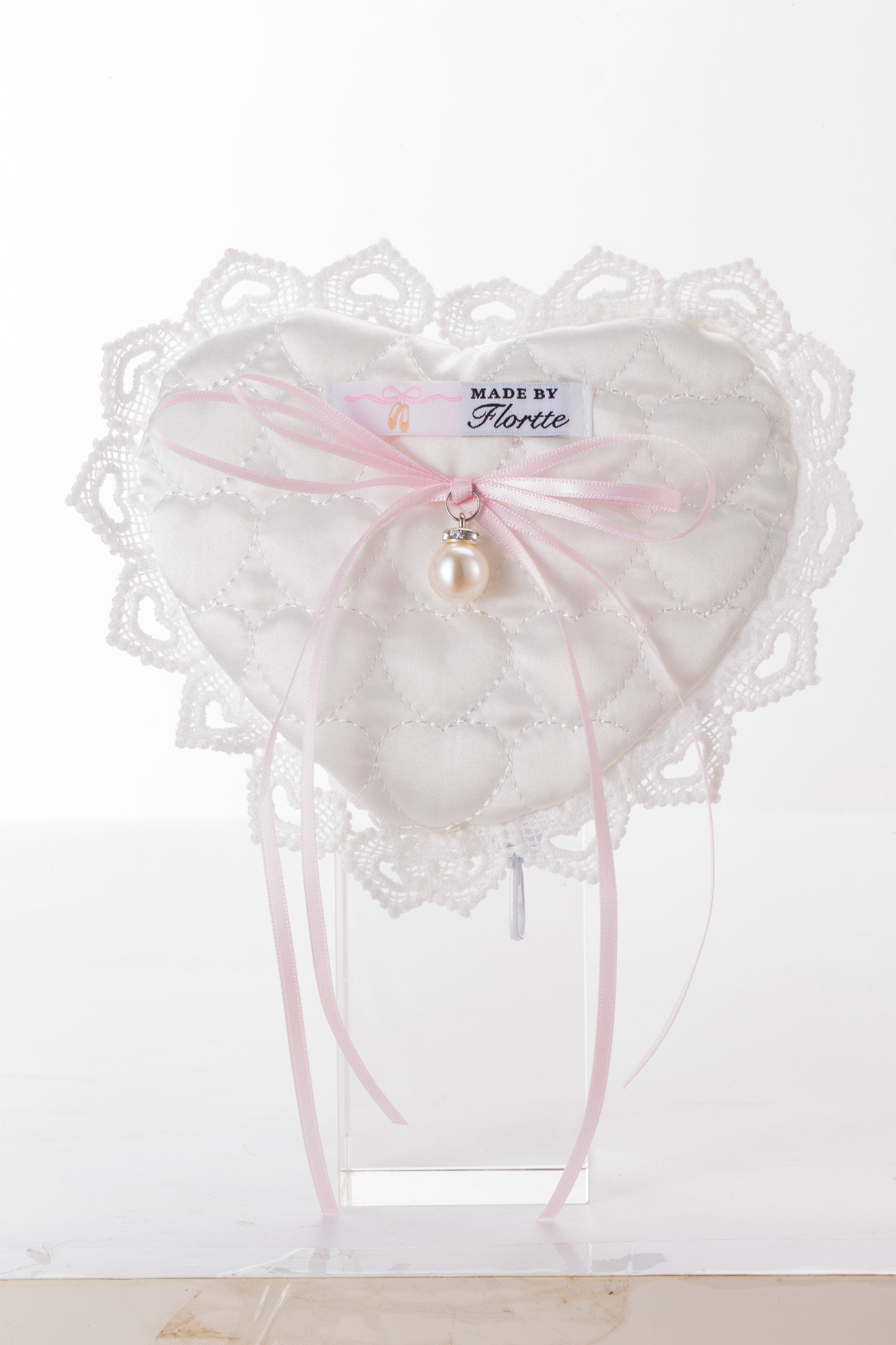 Collection of FLORTTE Promotions Makeup Peripherals in a gallery layout